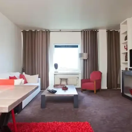 Center Appartment, & Golf Walking Tour *