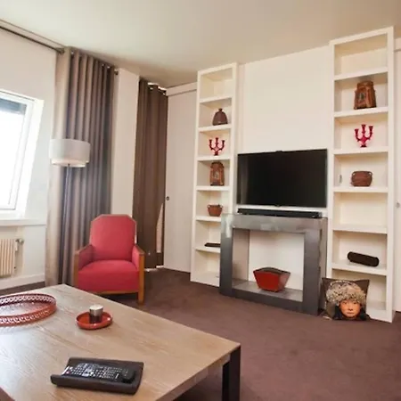 Center Appartment, & Golf Walking Tour