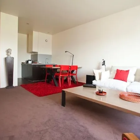 Center Appartment, & Golf Walking Tour شقة